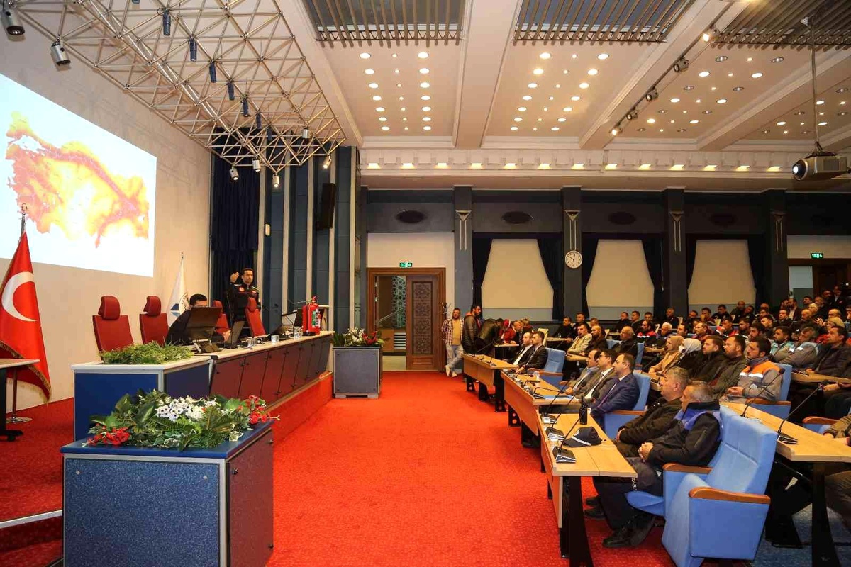 Büyükşehirden Personele Yangın, Deprem ve Trafik Kazaları\' Eğitimi