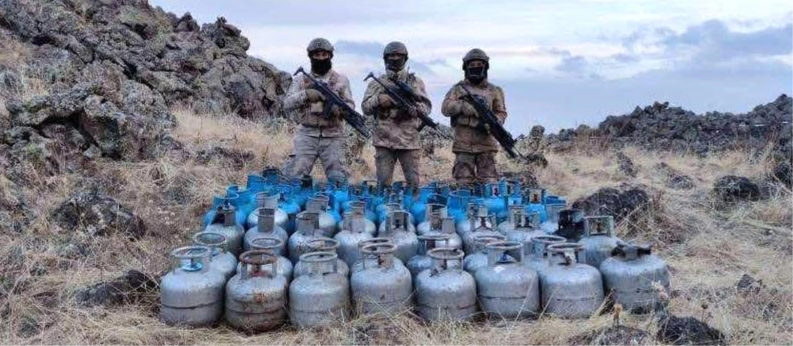 Çaldıran\'da PKK\'ya ait sığınakta 50 adet büyük tüp ele geçirildi