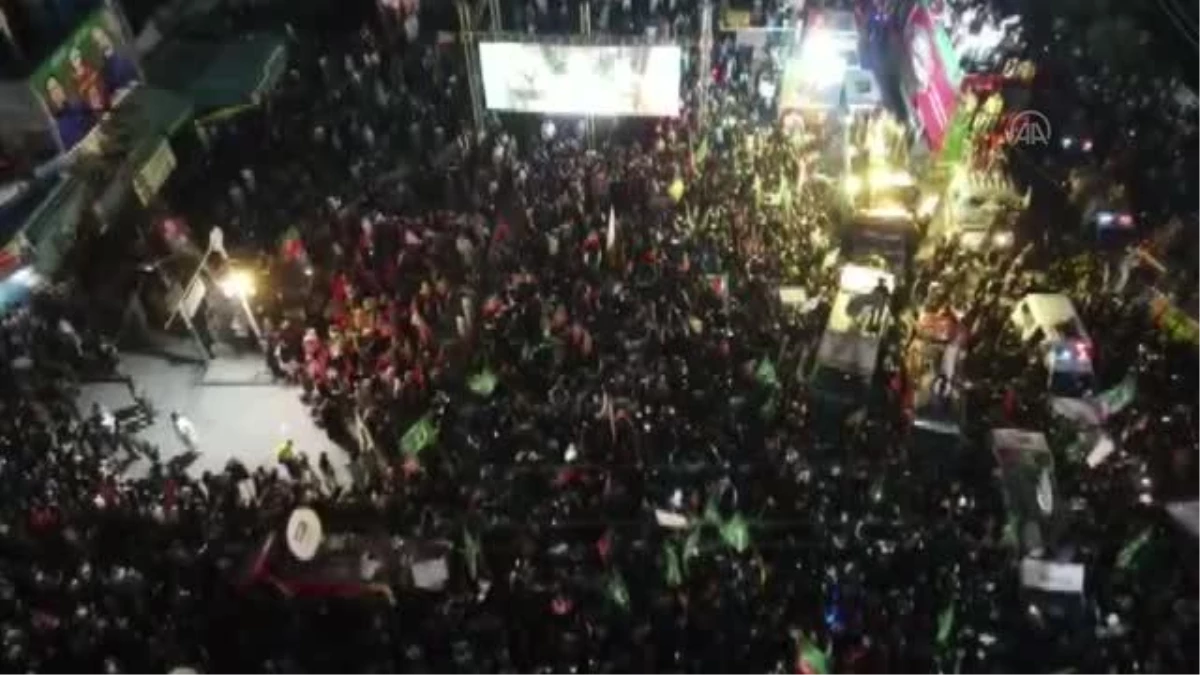 (DRON) Pakistan\'da İmran Han\'ın partisinin İslamabad\'a yürüyüşü sürüyor