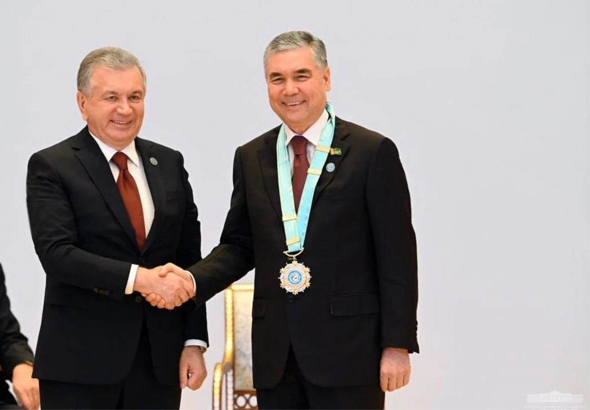 Eski Türkmenistan Devlet Başkanı Berdimuhamedov\'a "Türk Dünyası Ali Nişanı" verildi