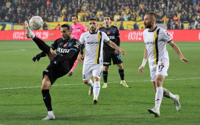 Fırtına'ya zirve yolunda bir darbe daha! Trabzonspor, Ankara deplasmanında umduğunu bulamadı Fırtına'ya zirve yolunda bir darbe daha! Trabzonspor, Ankara deplasmanında umduğunu bulamadı