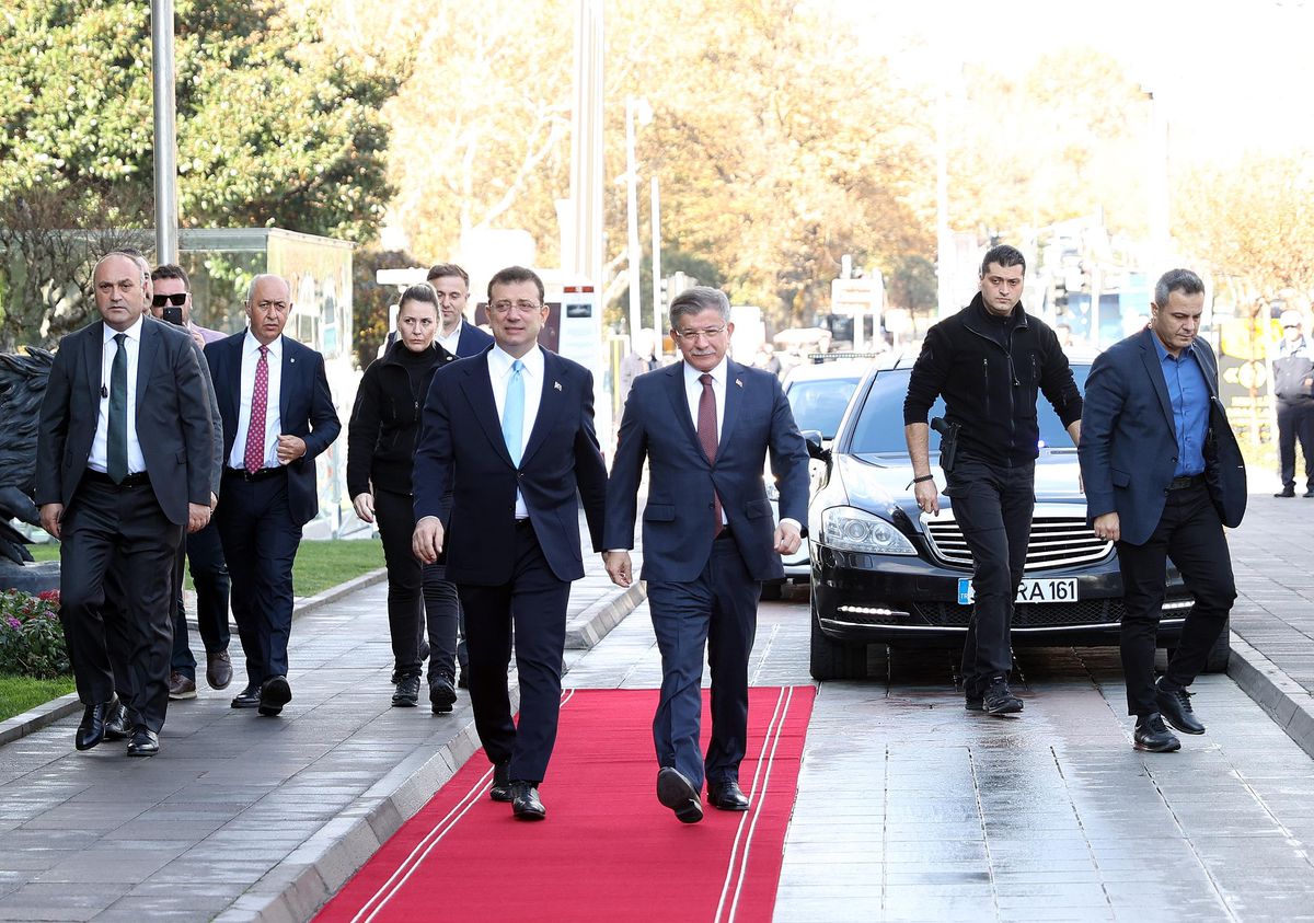 Gelecek Partisi Genel Başkanı Davutoğlu, İBB\'yi ziyaret etti