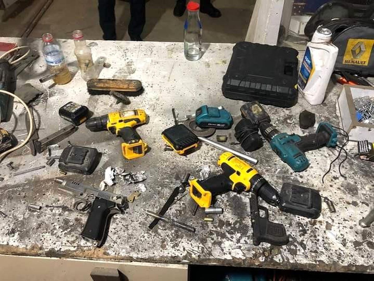 İzmir\'de evini silah atölyesine çeviren şahıs yakalandı
