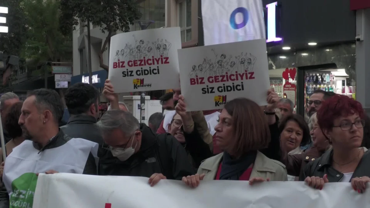 İzmir\'de "Gezi Parkı Davası Tutukluları Serbest Bırakılsın" Eylemi