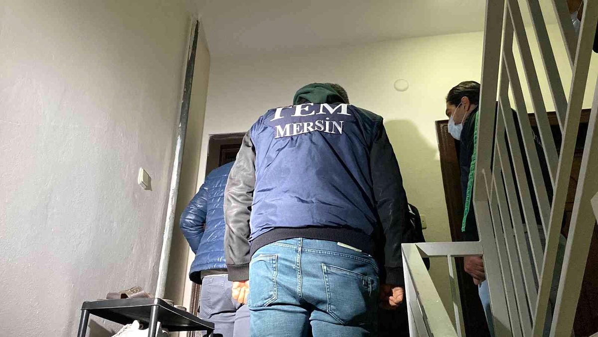 Mersin\'de FETÖ operasyonu: 9 gözaltı kararı