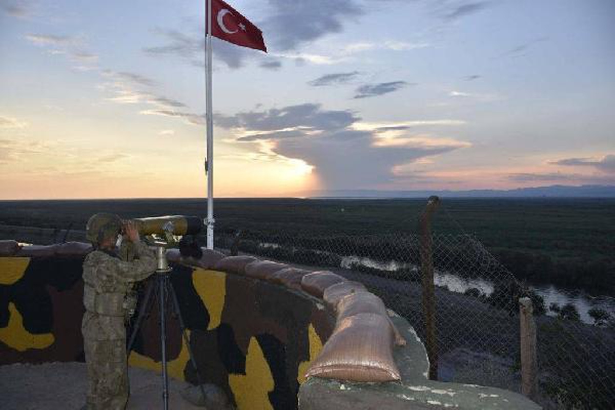 Yunanistan\'dan Türkiye\'ye geçmeye çalışan FETÖ mensubu 5 kişi yakalandı