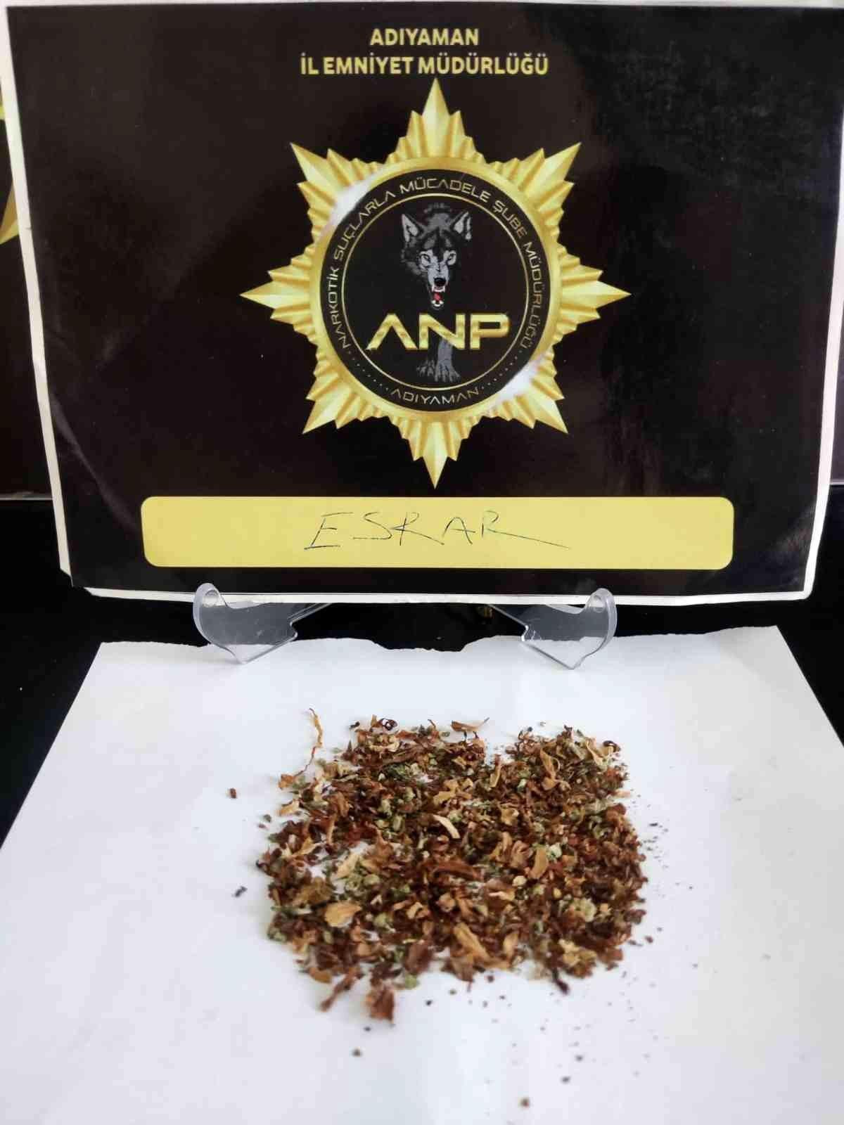 NARKO ekipler, zehir tacirlerine göz açtırmıyor