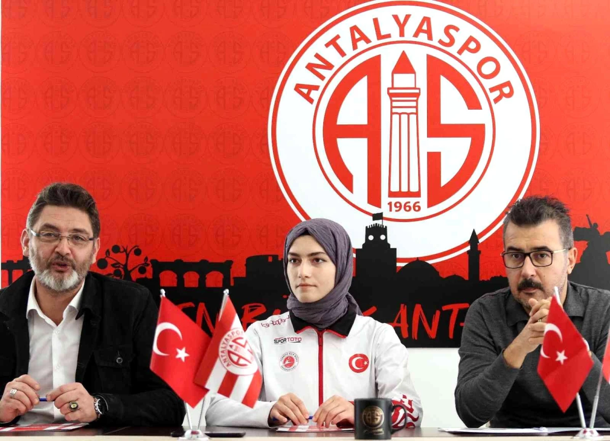 Sena Amine Nur Özgen Antalyaspor\'da