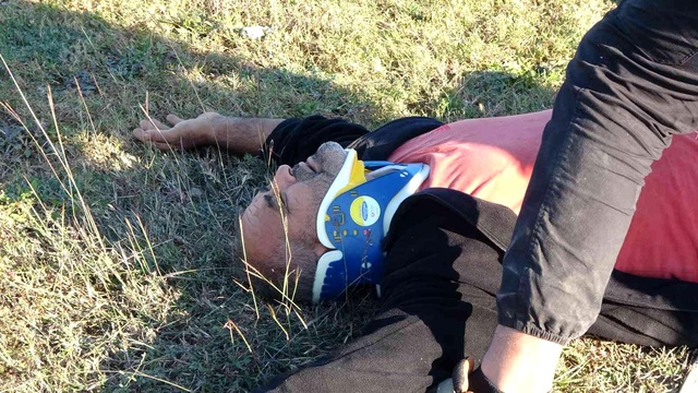 Trafik kazasında eşini kaybeden yaralı adamın feryatları yürekleri dağladı Trafik kazasında eşini kaybeden yaralı adamın feryatları yürekleri dağladı