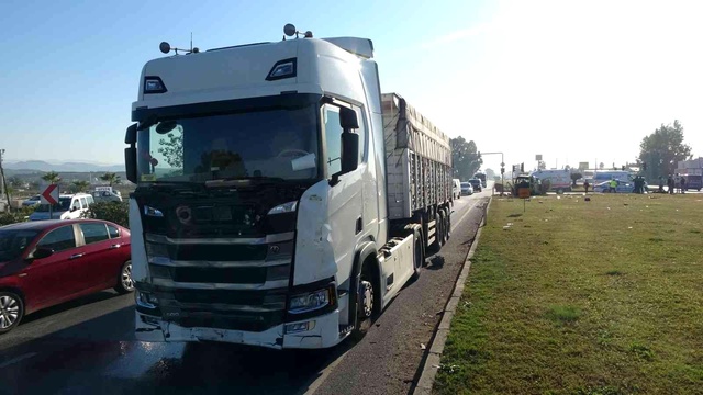 Trafik kazasında eşini kaybeden yaralı adamın feryatları yürekleri dağladı Trafik kazasında eşini kaybeden yaralı adamın feryatları yürekleri dağladı
