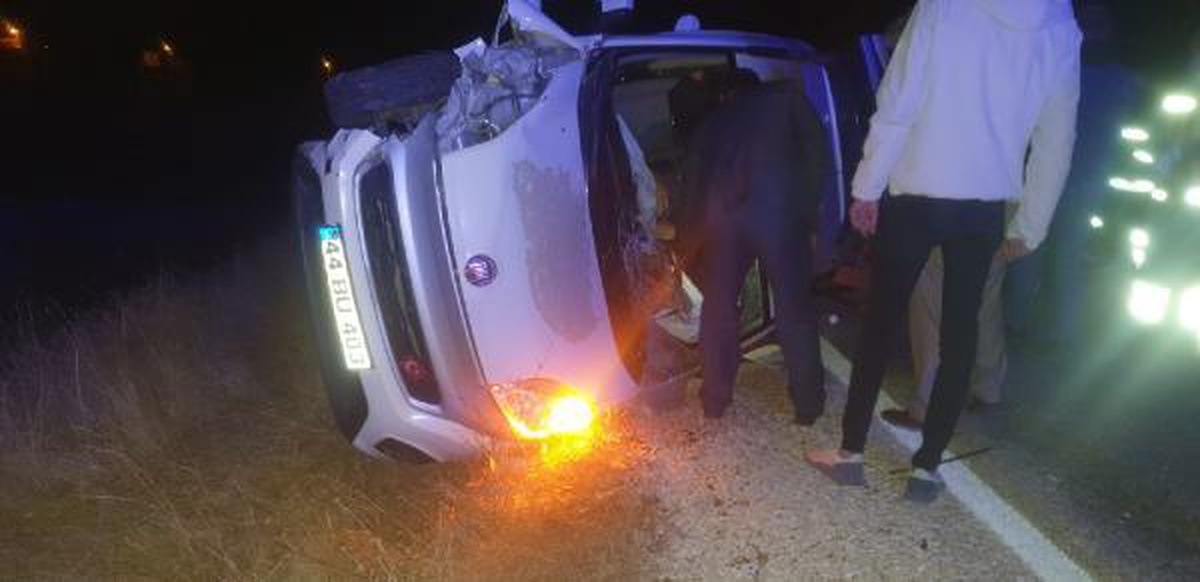 Adıyaman\'da hafif ticari araçla otomobil çarpıştı: 8 yaralı
