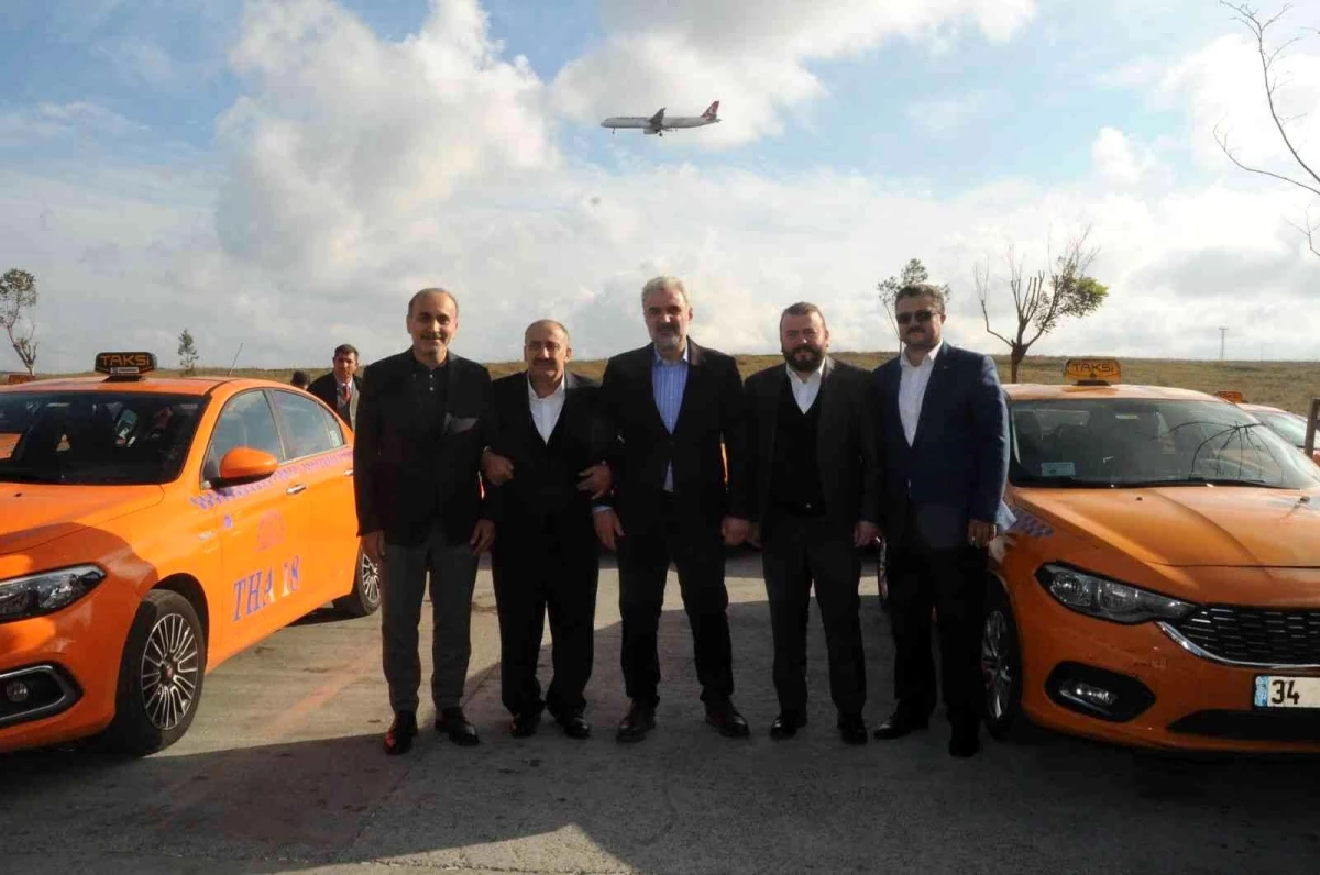 AK Parti İstanbul İl Başkanı Kabaktepe taksicilerle toplantıda bir araya geldi