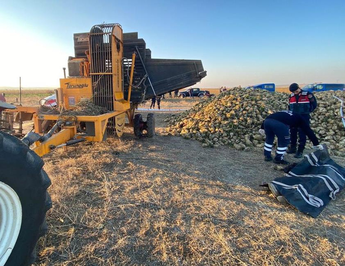 Aksaray\'da pancar sökme makinesine sıkışan genç hayatını kaybetti