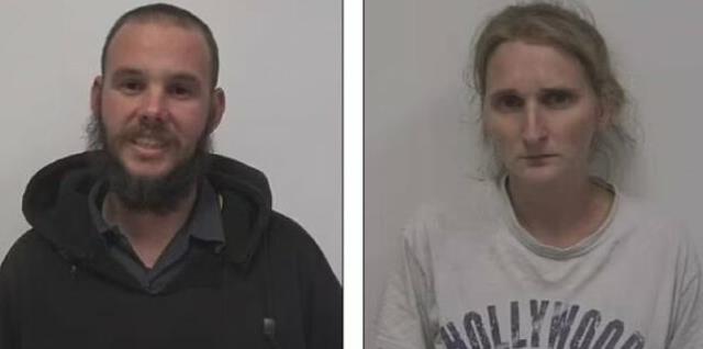 Anne ve babası, 'Evde yer yok' diyerek küçük çocuğu köpek kulübesine kapattı Anne ve babası, 'Evde yer yok' diyerek küçük çocuğu köpek kulübesine kapattı
