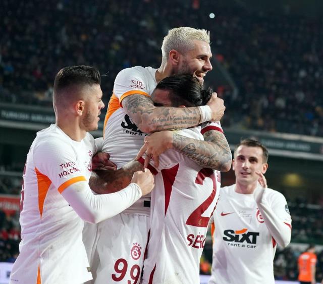 Aslan gövde gösterisi yaptı! Galatasaray, Başakşehir'i 7 golle geçti Aslan gövde gösterisi yaptı! Galatasaray, Başakşehir'i 7 golle geçti