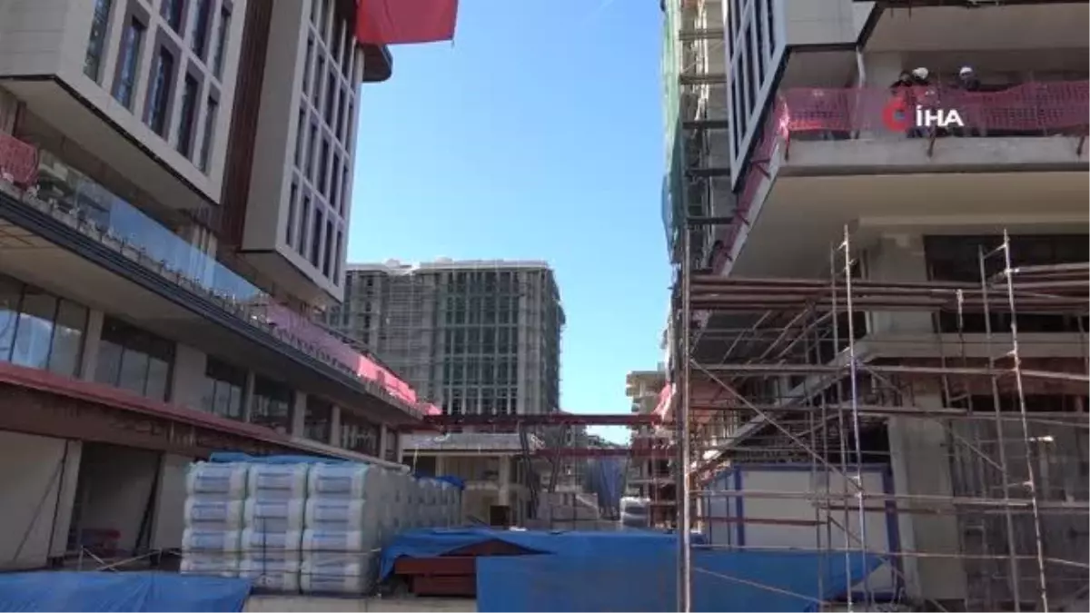 Bakan Kurum, yapım aşamasındaki Belediye Bloklarını inceledi
