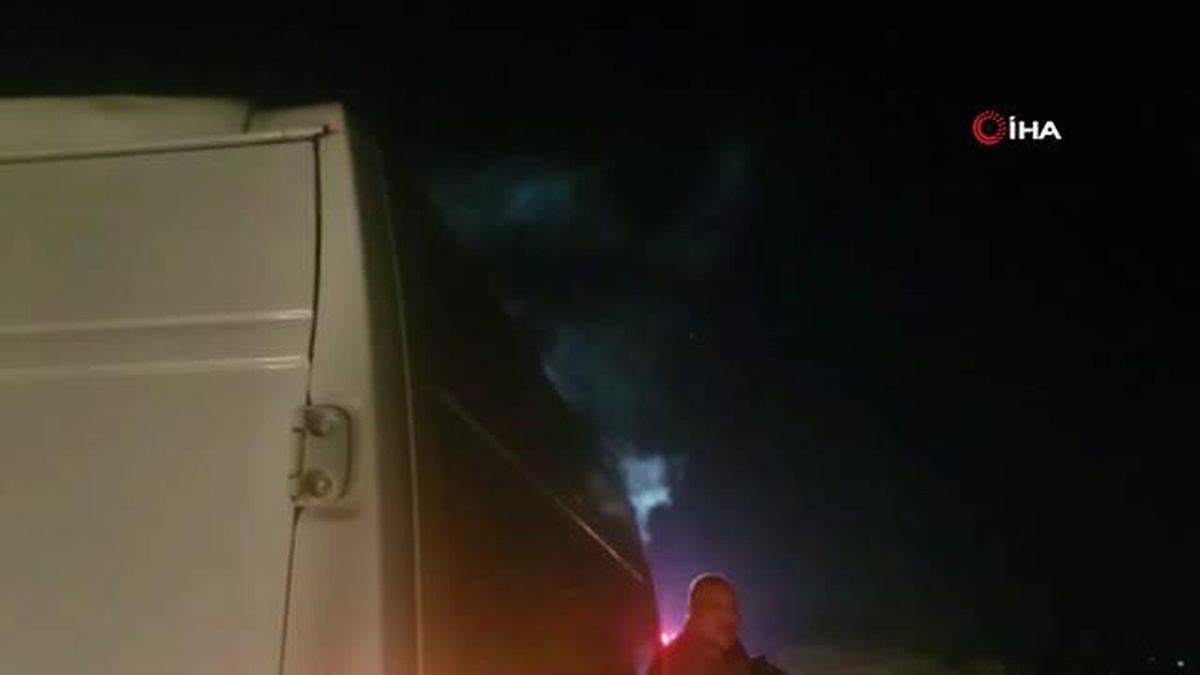 Bursa'da kovalamaca sonrası durdurulan minibüsten 31 kaçak göçmen çıktı