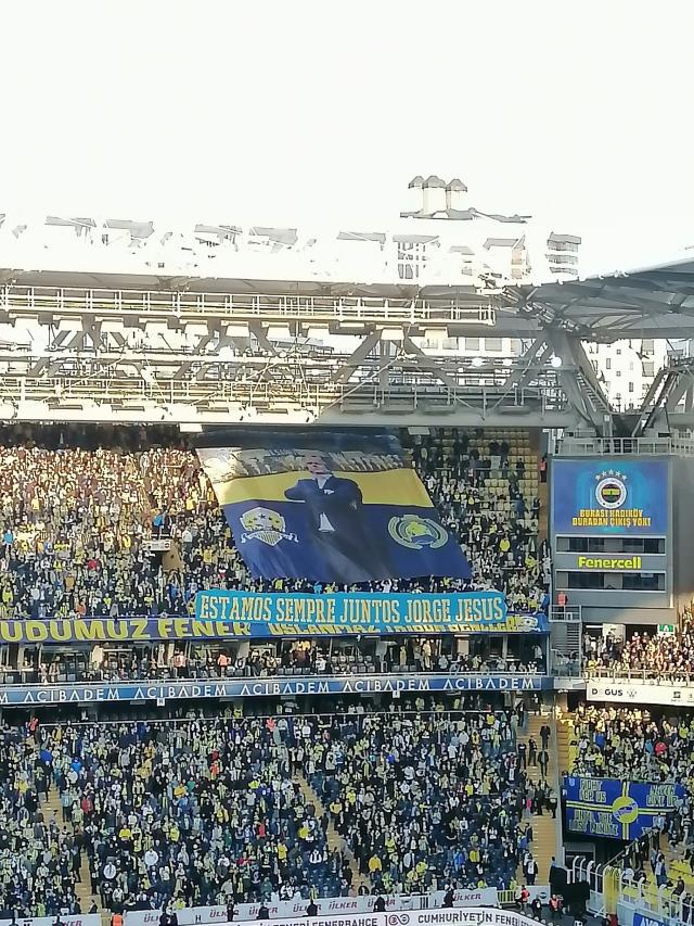 Fenerbahçe taraftarı yaptı yapacağını! Bu pankart Jorge Jesus'a yeni sözleşme imzalatır Fenerbahçe taraftarı yaptı yapacağını! Bu pankart Jorge Jesus'a yeni sözleşme imzalatır