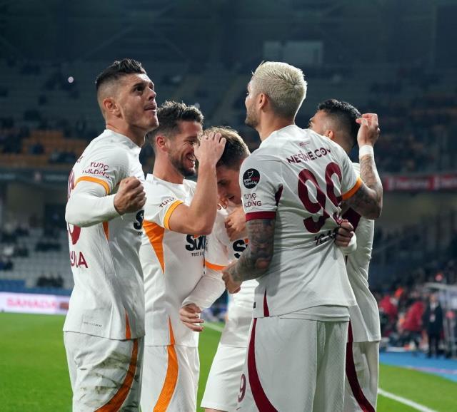 Galatasaray, Başakşehir'e kabusu yaşattı! Tarihi maç sonrası ilkler saymakla bitmiyor Galatasaray, Başakşehir'e kabusu yaşattı! Tarihi maç sonrası ilkler saymakla bitmiyor