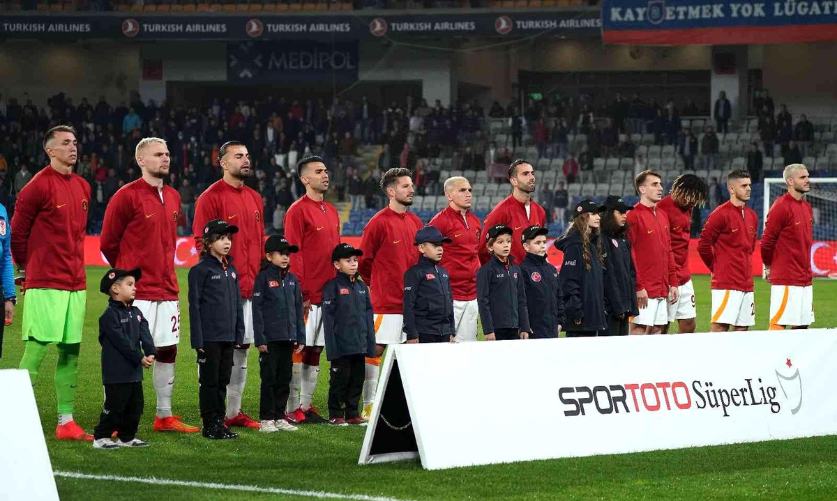 Galatasaray puan farkını 2\'ye düşürdü