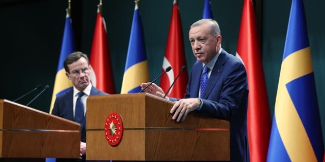 İsveç Başbakanı'nın Cumhurbaşkanı Erdoğan'a söz vermesinin ardından ülkesinde bir skandala daha imza atıldı İsveç Başbakanı'nın Cumhurbaşkanı Erdoğan'a söz vermesinin ardından ülkesinde bir skandala daha imza atıldı
