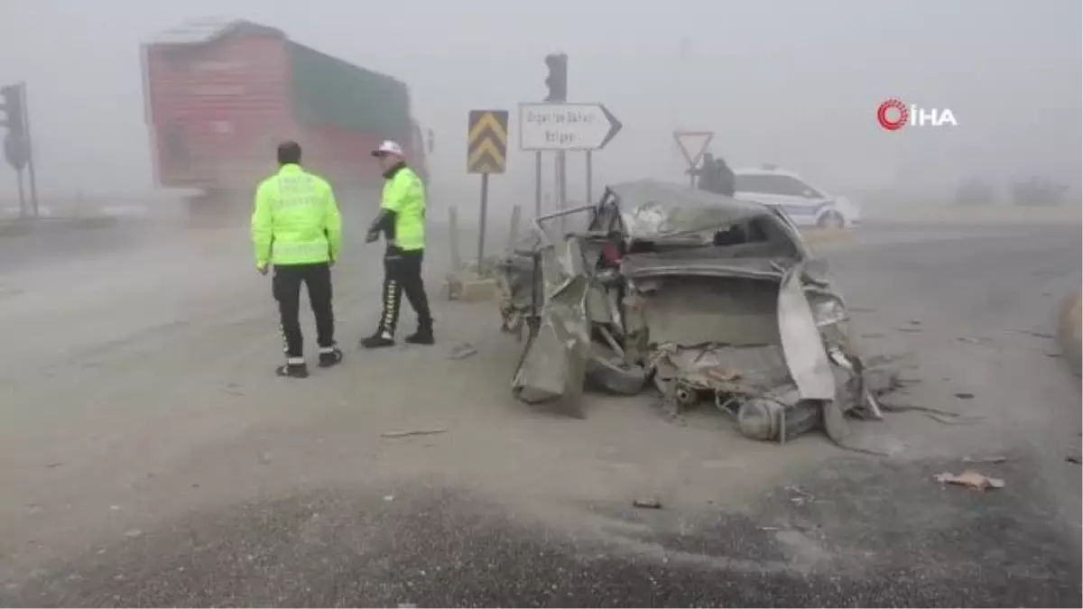 Konya'da yoğun sis kazaya neden oldu, araçlar hurdaya döndü