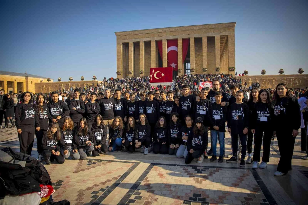 Mersin Büyükşehir Kurs Merkezi Öğrencileri İlk Kez Anıtkabir\'e Gitti