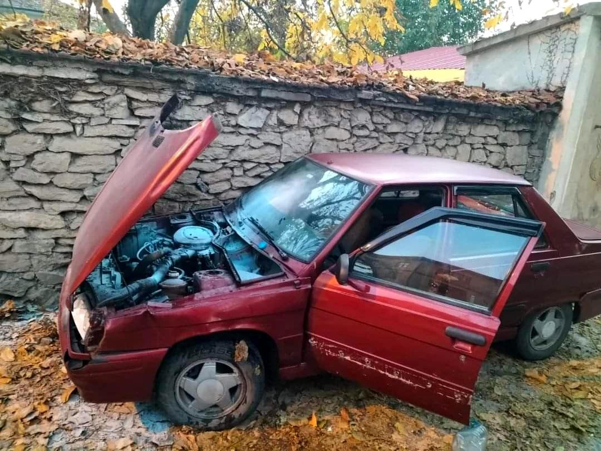 Otomobilde çıkan yangın büyümeden söndürüldü