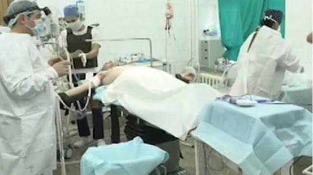 Patlamamış el bombası Rus askerin göğüs kafesine sıkıştı Patlamamış el bombası Rus askerin göğüs kafesine sıkıştı