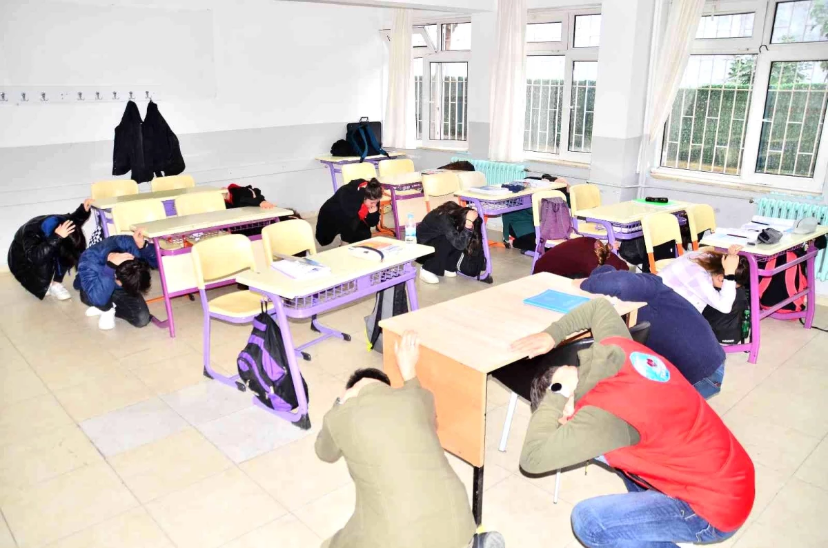 Samsun\'da okulda deprem tatbikatı
