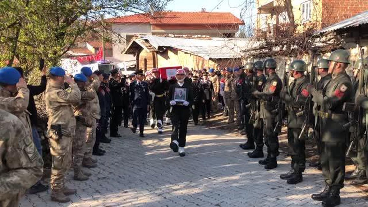 Şehit Piyade Astsubay Kıdemli Çavuş Emre Sevinç, son yolculuğuna uğurlandı