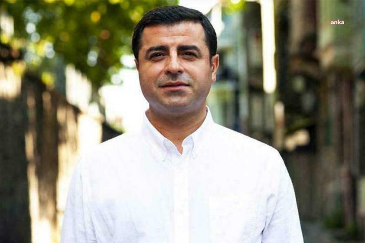 Selahattin Demirtaş\'ın Dün Gece, Edirne Cezaevinden Diyarbakır\'a Götürüldüğü Babasını Kısa Ziyareti Sonrasında Tekrar Edirne Cezaevi\'ne Getirildiği...