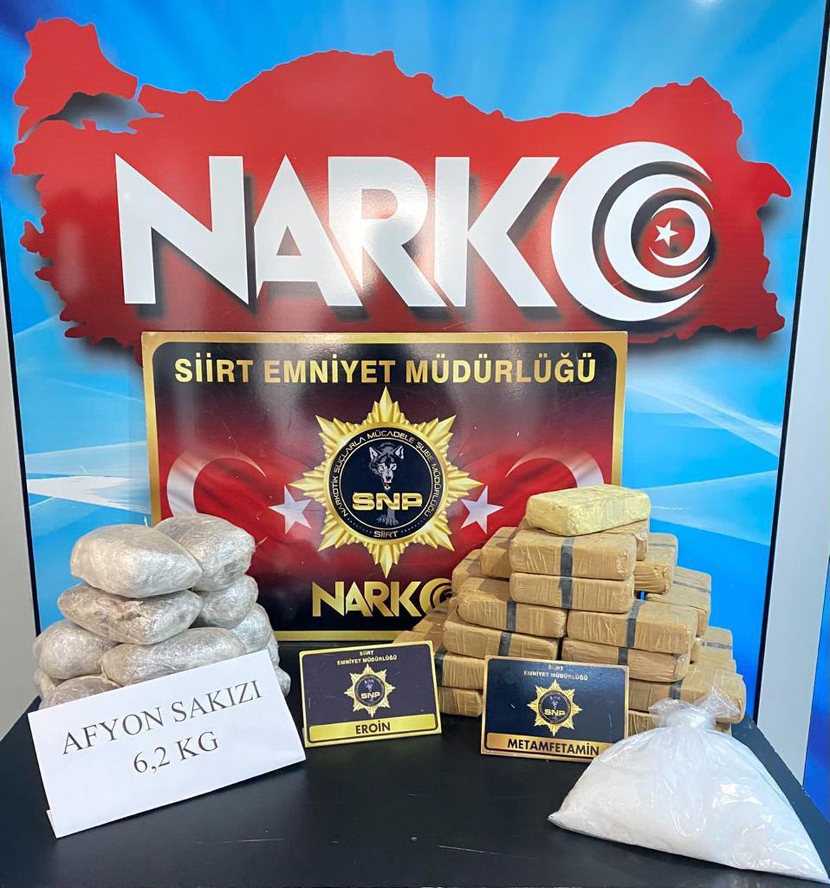Siirt\'te yolcuya ait valizde 25 kilo 700 gram uyuşturucu ele geçirildi