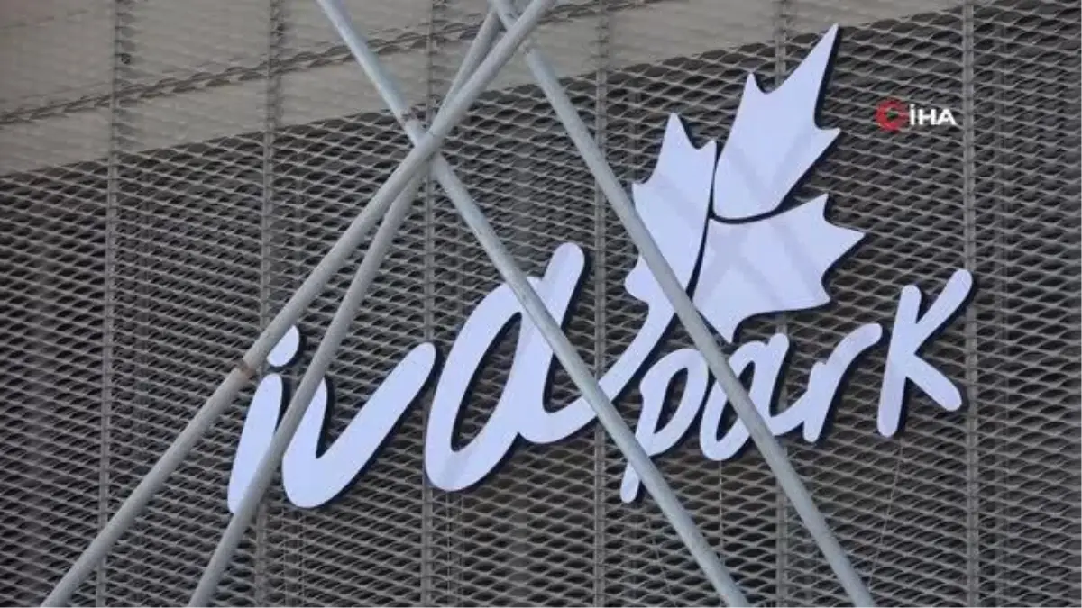 Sivas'ta AVM'de düzenlenen imza günü yoğun ilgi gördü