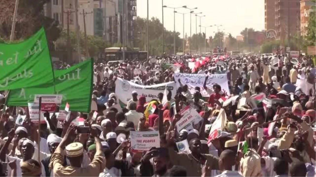 Sudan\'da "dış müdahale karşıtı protesto" düzenlendi