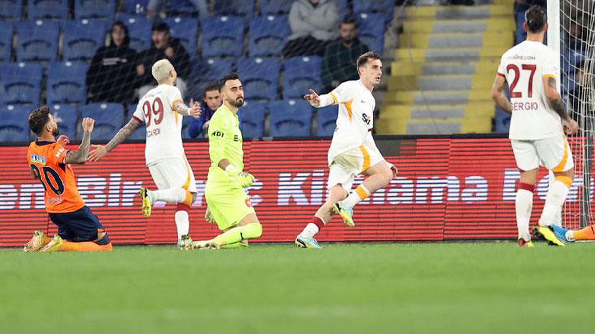 7-0\'lık tarihi galibiyet sonrası Galatasaray\'dan Başakşehir\'e "Mavi tik" göndermesi