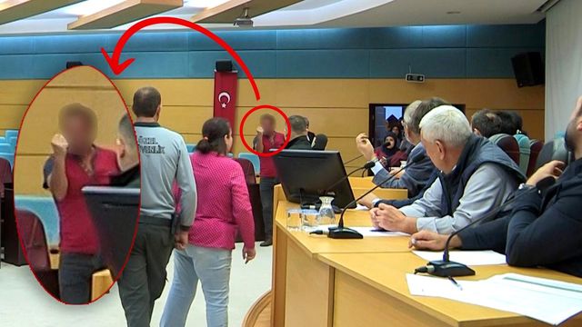 Belediye başkanına küfürler savurup, camları ve kapıları indirdi Belediye başkanına küfürler savurup, camları ve kapıları indirdi