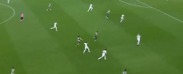 Tribünler bir an sahadakini Messi zannetti! Herkes Ferdi Kadıoğlu'nun yaptıklarını konuşuyor Tribünler bir an sahadakini Messi zannetti! Herkes Ferdi Kadıoğlu'nun yaptıklarını konuşuyor