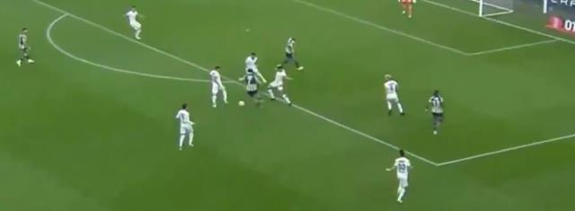 Tribünler bir an sahadakini Messi zannetti! Herkes Ferdi Kadıoğlu'nun yaptıklarını konuşuyor Tribünler bir an sahadakini Messi zannetti! Herkes Ferdi Kadıoğlu'nun yaptıklarını konuşuyor