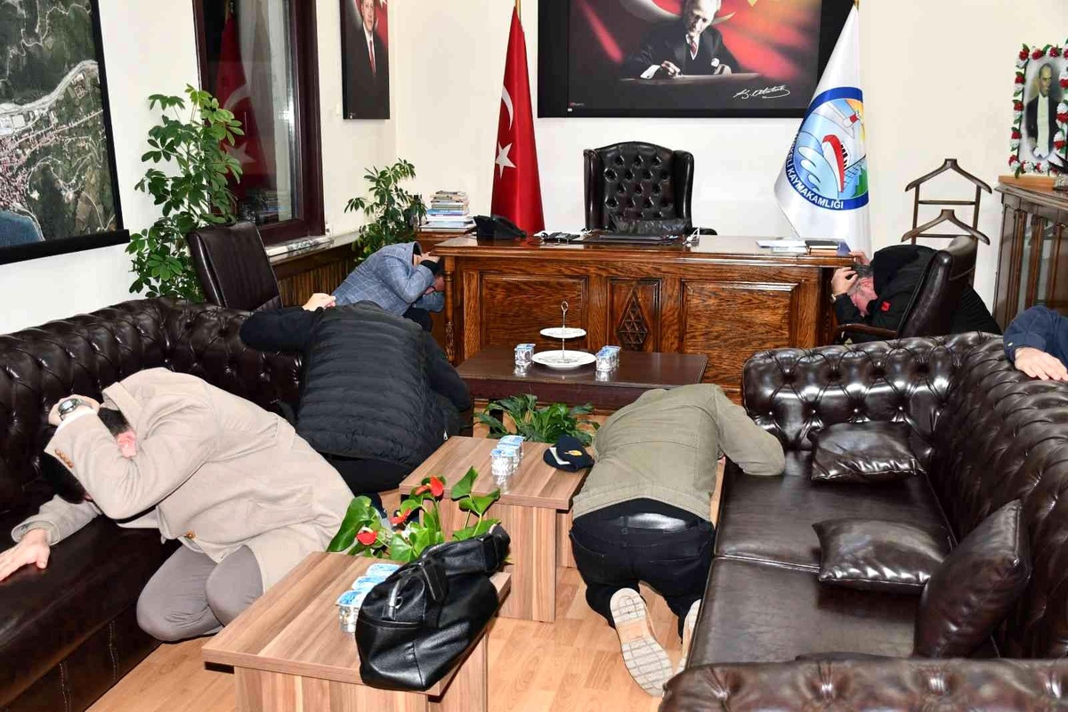 Türkeli\'de "Çök Kapan Tutun" tatbikatı