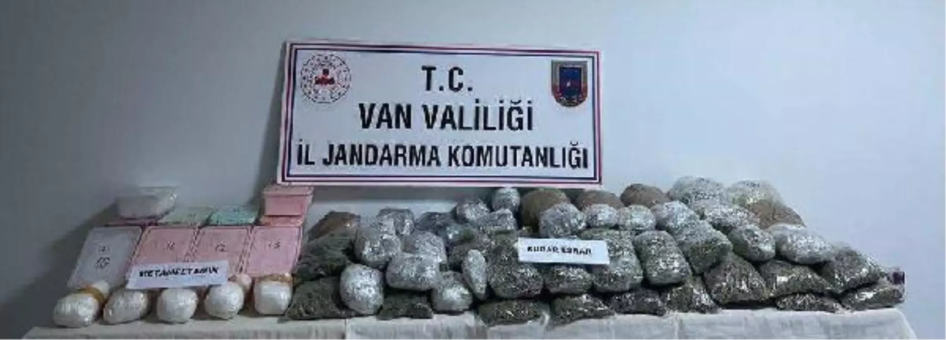 Van\'da 29 kilo esrar ile 23 kilo metamfetamin ele geçirildi