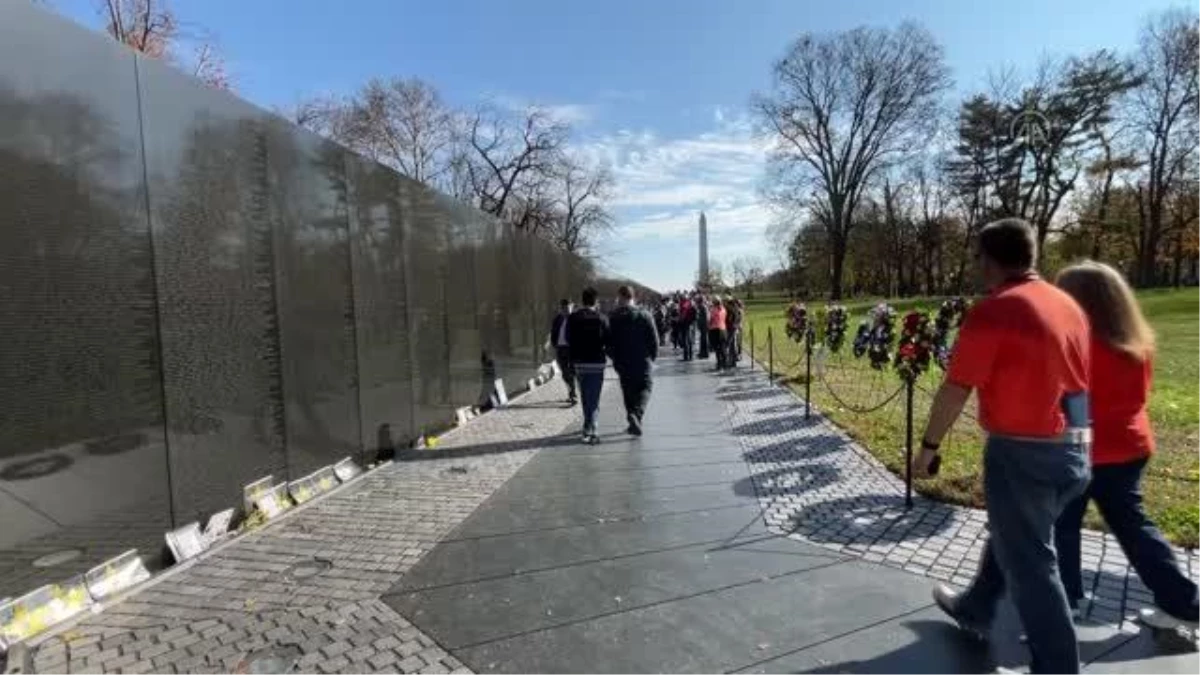 WASHINGTON - ABD\'de vatandaşlar Vietnam Savaş Anıtı\'nı ziyaret etti