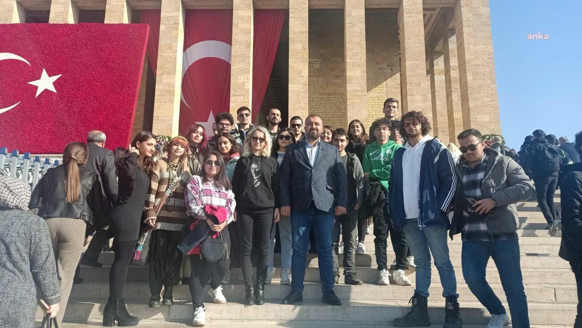 Antalyalı Öğrenciler Anıtkabir\'de Ulu Önder\'in Huzuruna Çıktı
