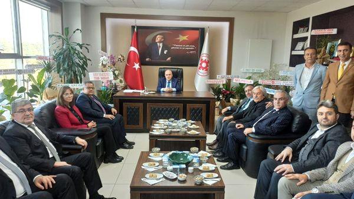 Başkan Yıldırım, farklı odalara giderek çalışmalar hakkında bilgiler aldı