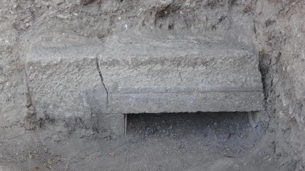 Türk köyünde kazı sırasında bulunan kapı heyecan yarattı! Arkeologlar içeri girmek için gün sayıyor