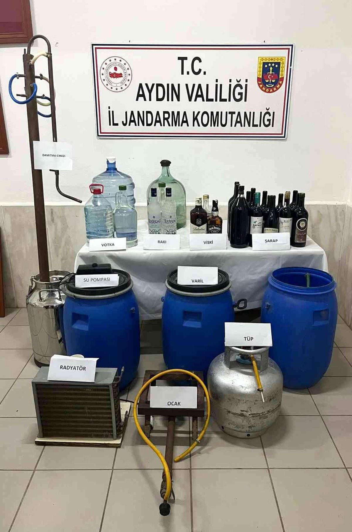 Didim\'de 350 litre kaçak içki ele geçirildi