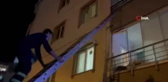 Dolabın altında kaldı, itfaiye ekipleri merdivenle balkondan girip kurtardı
