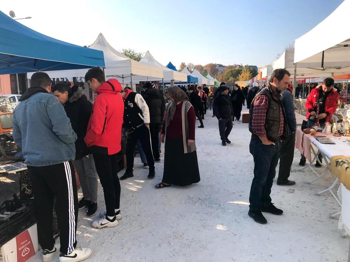 Eskişehir Antika Pazarı\'na öğrenci etkisi