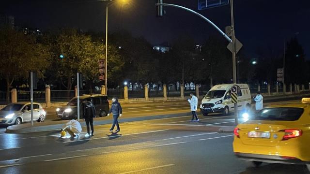 İstanbul'un göbeğinde korkunç saldırı! Kırmızı ışıkta bekleyen lüks aracın sürücüsünü infaz ettiler İstanbul'un göbeğinde korkunç saldırı! Kırmızı ışıkta bekleyen lüks aracın sürücüsünü infaz ettiler