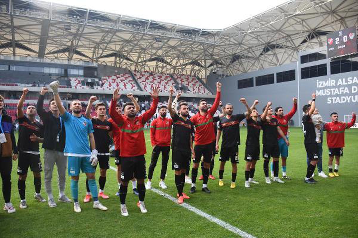 Karşıyaka sol şeritte